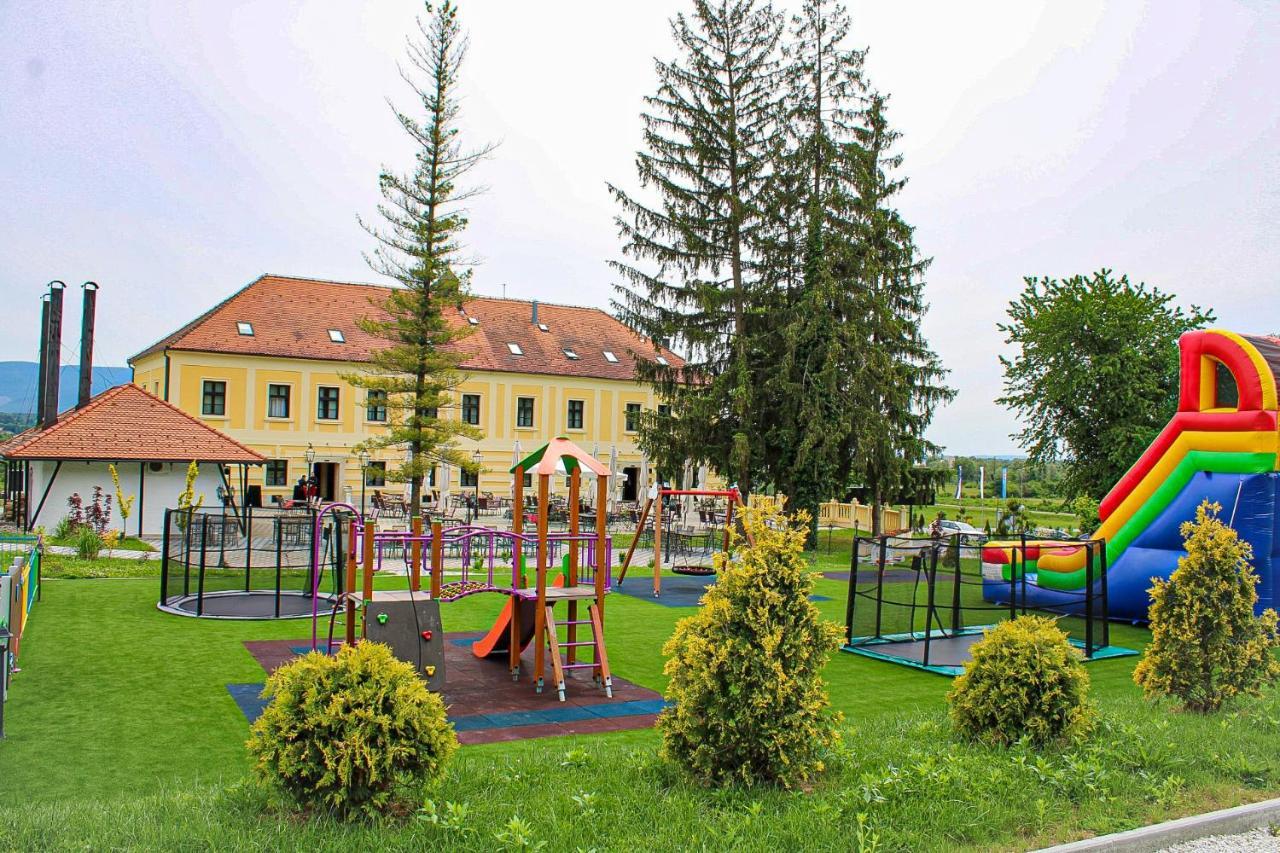 Hotel & Restoran Dvorac Gjalski Zabok Exterior foto